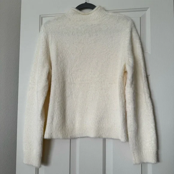 Universal Thread Ivory Fuzzy Sweater Mock Neck Women's Large EUC - Picture 3 of 6